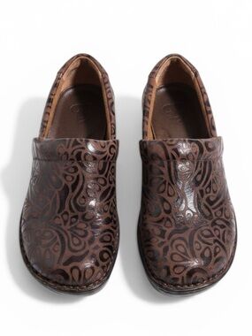 B.O.C Born Concept Embossed Leather Clogs Mules Brown Comfort 7.5